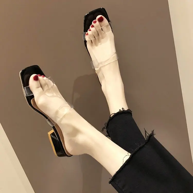 Сандалии женские на толстом каблуке простые пикантные туфли с кристаллами