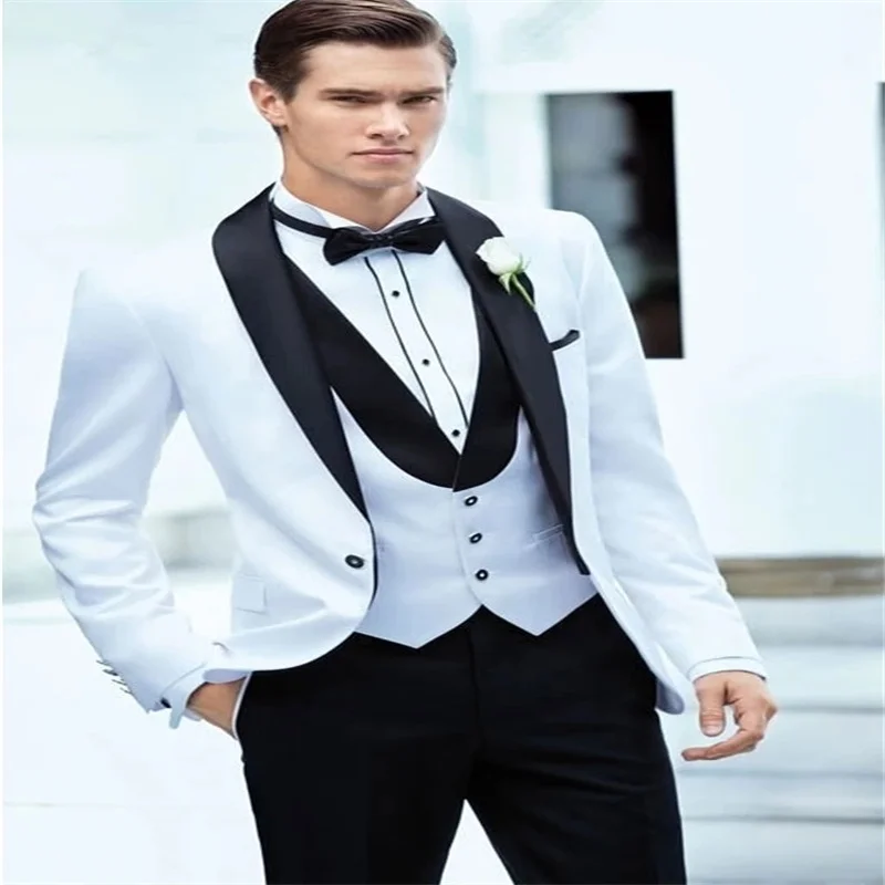 

Высококачественный воротник-шаль, белый жилет, куртка, черные брюки, галстук-бабочка, мужской костюм на заказ, модный, Лидер продаж, притален...