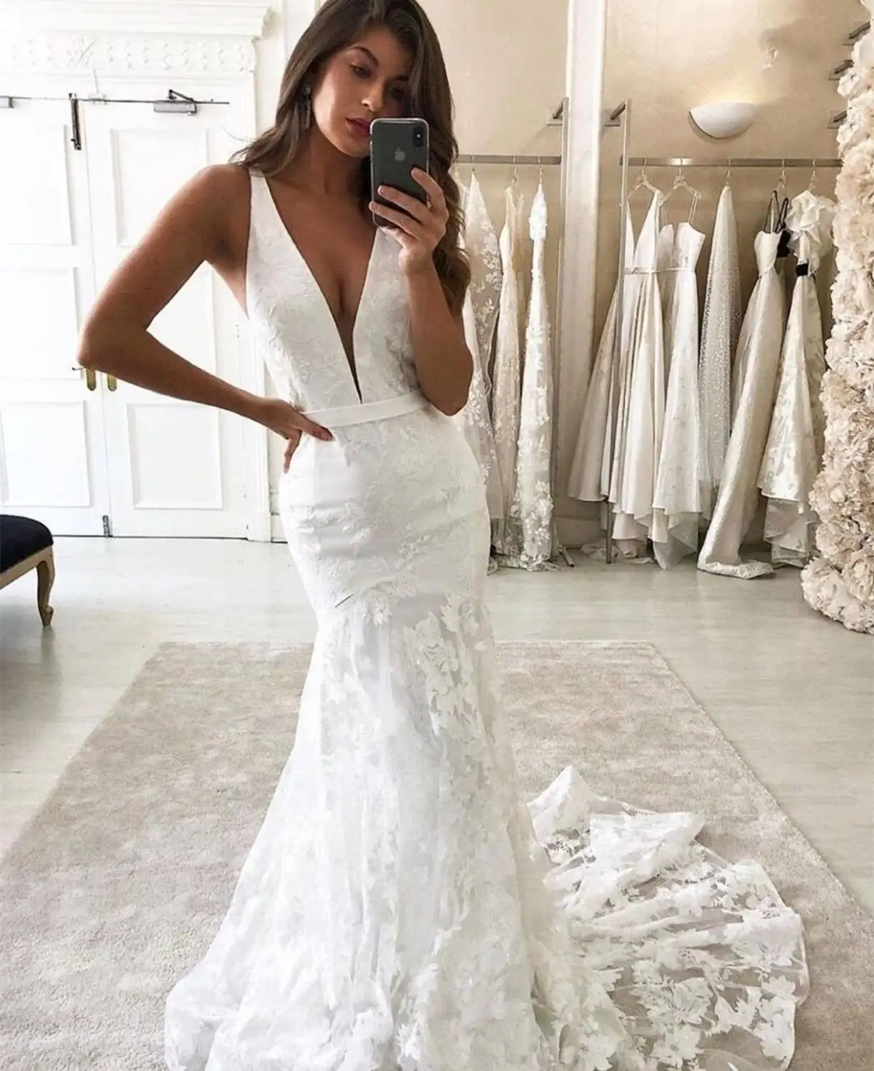 

Wedding Dress 2020 V-Neck Mermaid Floor Length Lace Appliques Gorgeous Sleeveless With Train White Ivory Bridal Gown 2002 Grace