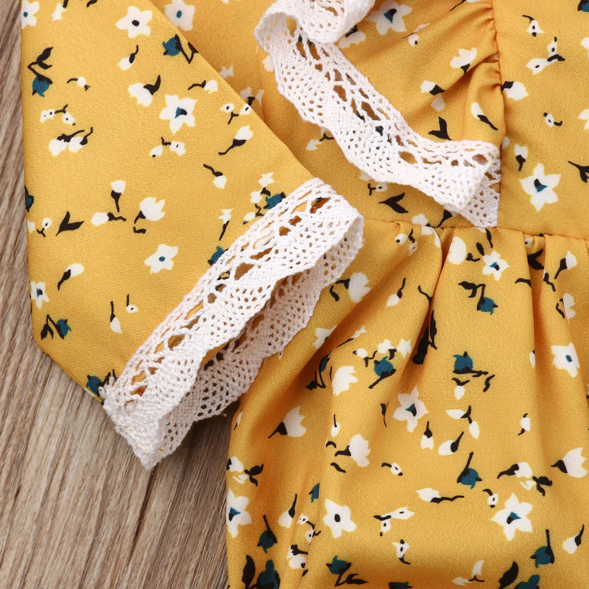 

Newborn Baby Girl Lace Floral Bodysuit Round Neck Long Sleeve Jumpsuits Headband Outfits 2PCS Clothes Set For Infant Girls 0-24M