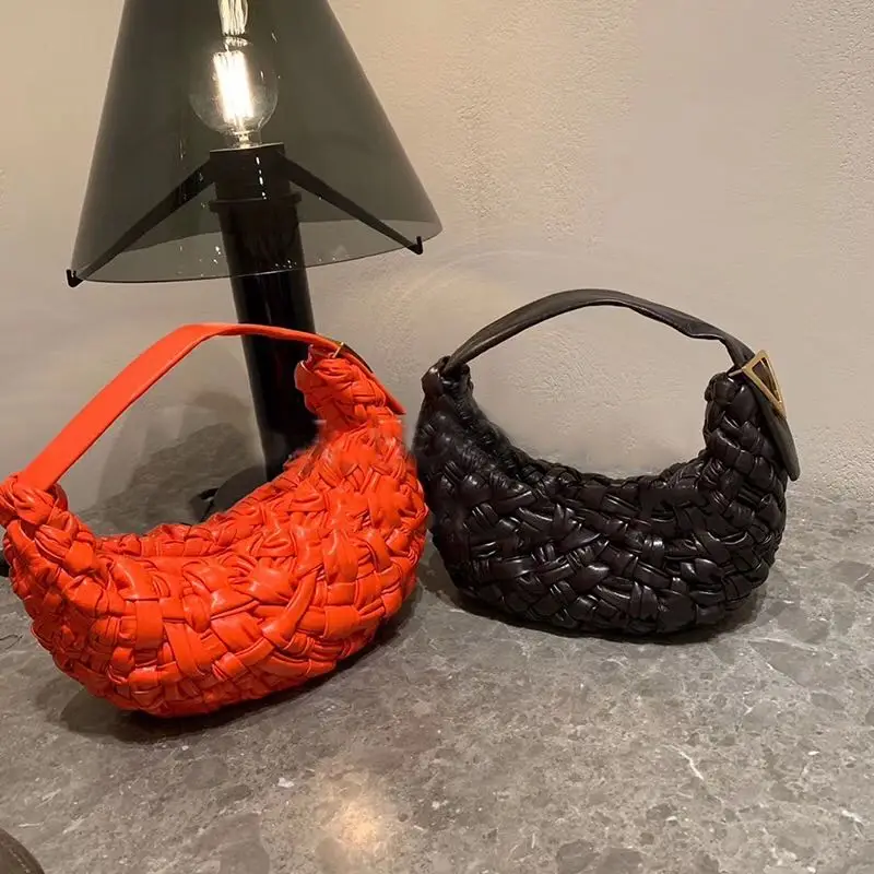 

Banana Shaped Handbags Hobo Bag Handwoven PU Leather Shoulder Bag Strap With Triangular Buckle Famoud Brand Designer Tote Bags