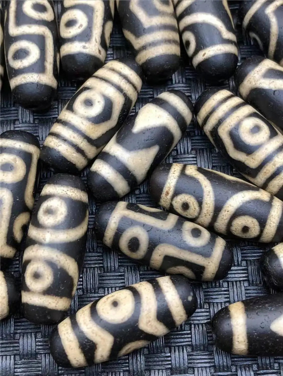 

Tibetan Nine-Eyed Dzi Beads Yellow High-oil Dzi Beads Accessories DIY Jewelry Looks Perfect and Beautiful Save intact