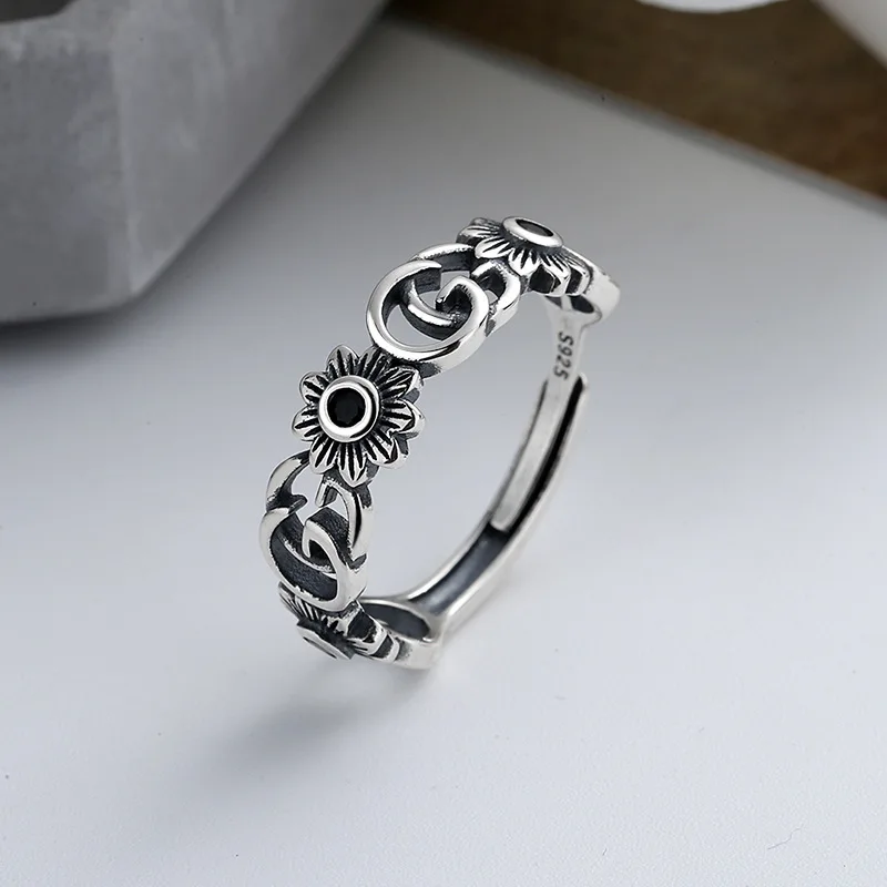 

S925 Sterling Silver Letter Daisy Black Zircon Female Ring Retro Simple Exquisite Generous Index Finger Rings Boutique Jewelry