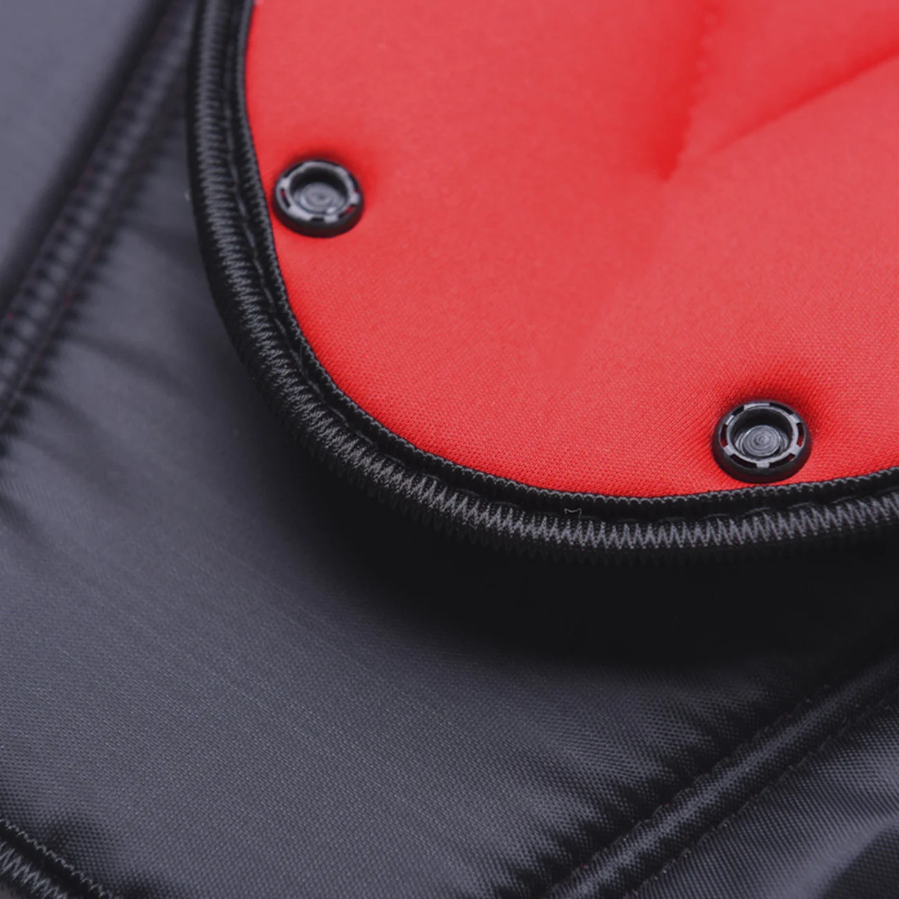 

Car Seat Safety Belt Cover Sturdy Adjustable Triangle Safety Seat Belt Pad Clips