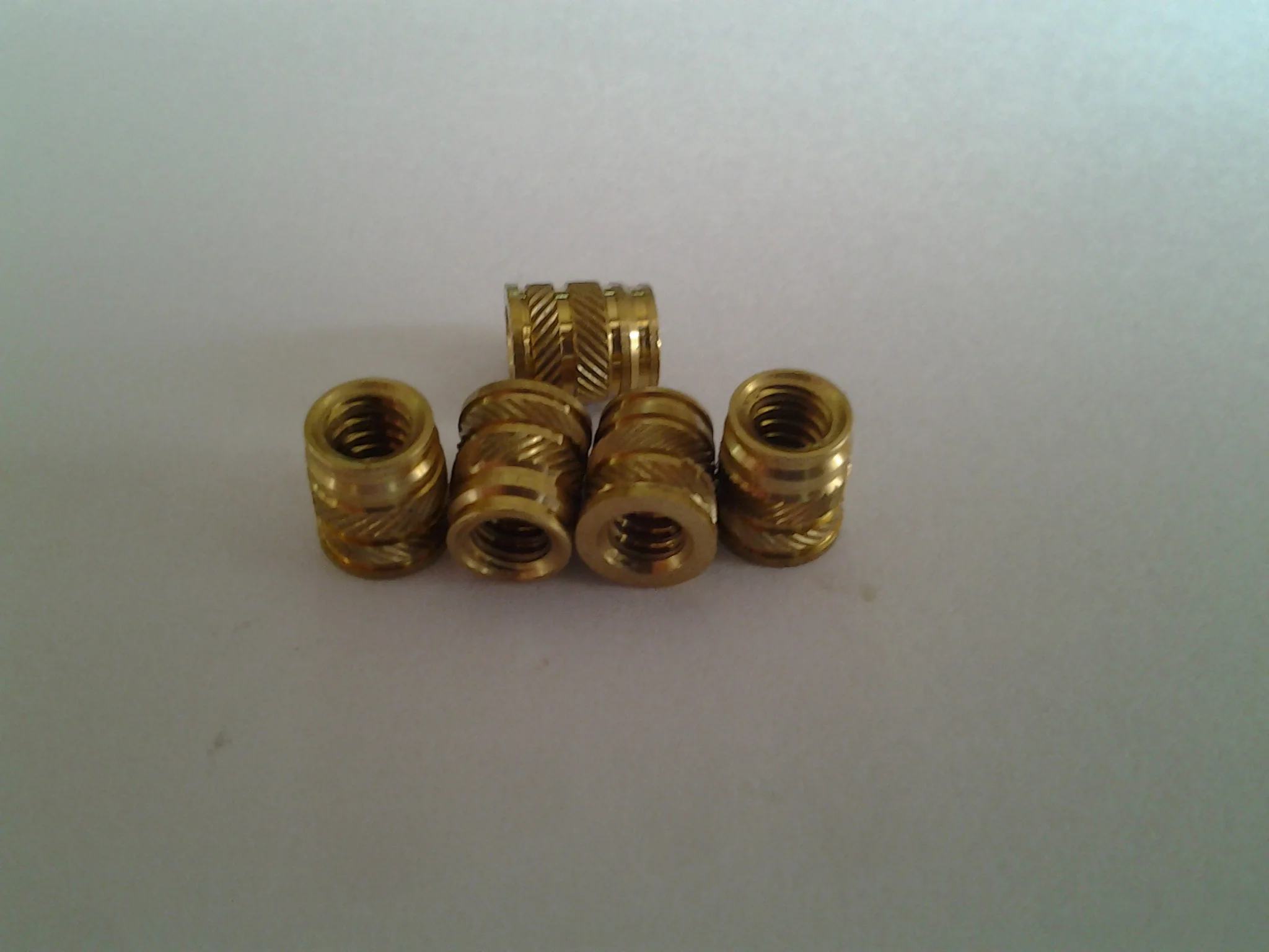 IUB-M2.5-1/2 M3-1/2 M3.5-1/2 M4-1/2 M5-1/2 M6-1/2 коническая вставка с резьбой латунь рифленая