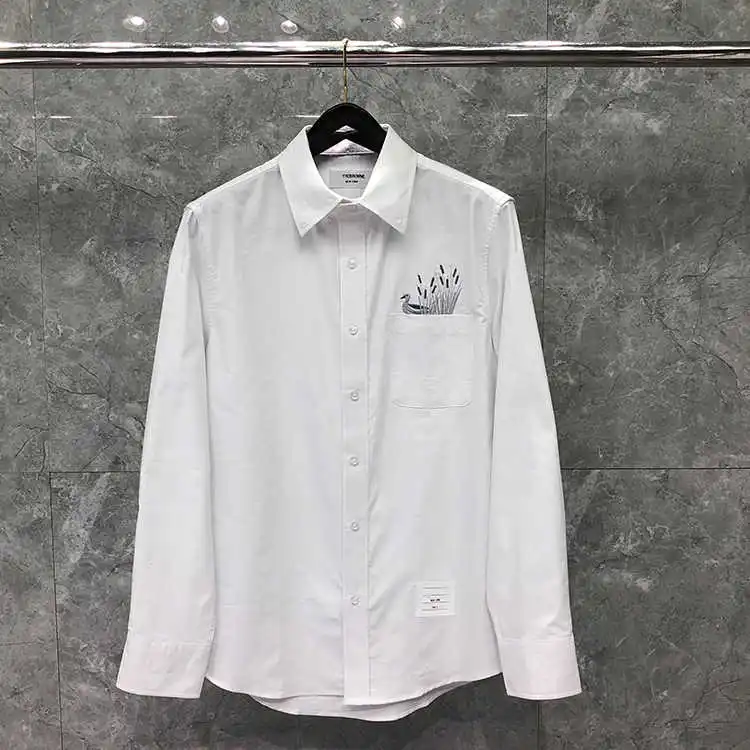 

Мужская рубашка с длинным рукавом, отложным воротником и вышивкой в виде птиц