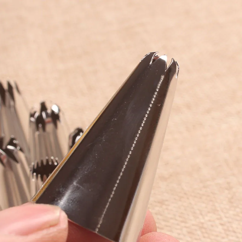 

8Pcs/SetPastry Nozzle Silver Fondant Decor Cakes Decoration Set Kitchen Gadgets 304 Stainless Steel Cake Decorating Tools