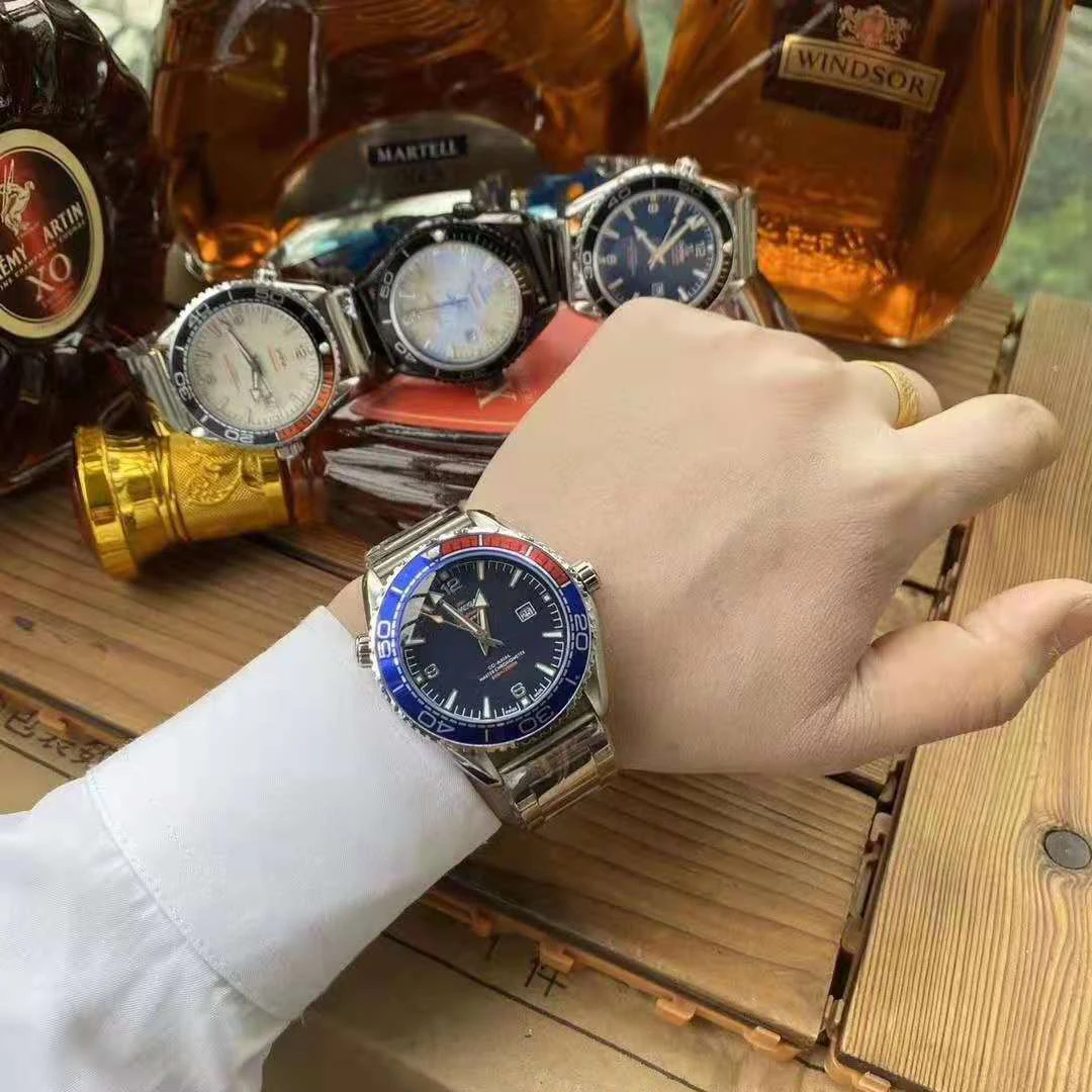 

2021 Summer New Luxury Watches Tempered Mirror Quartz Watch Battery Powered Men's Watches Ladies' Watches Fashion Watches Travel