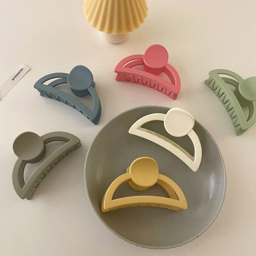 

1 Pcs Elegant Frosted Hair Claws Solid Color Geometric Hairpin Hollow Hair Clamps Bathing Holder Hair Accessories