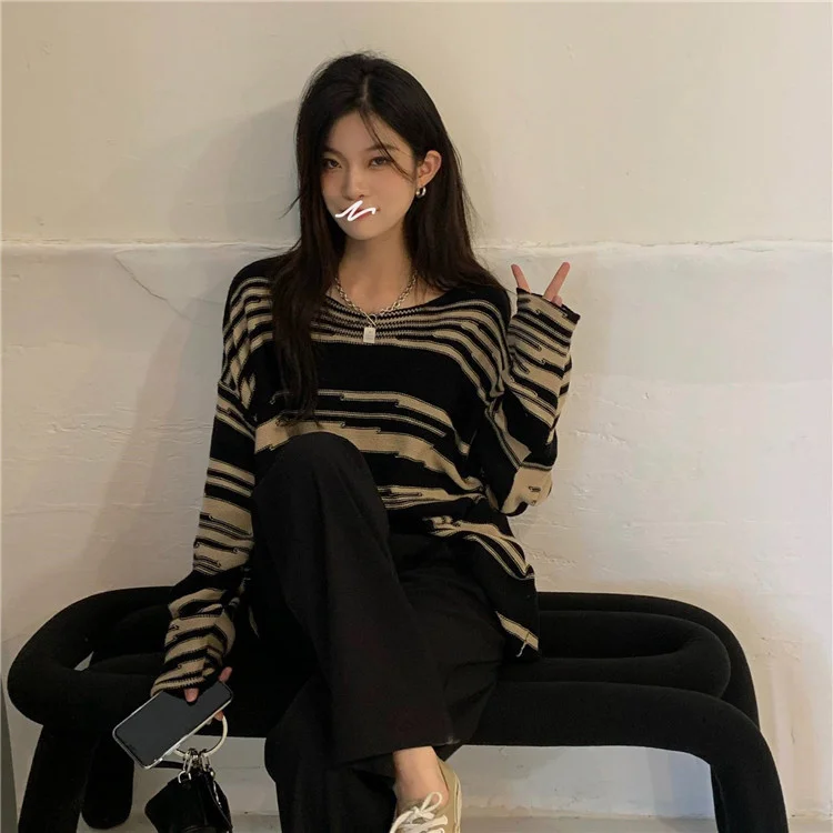 Свободная игла с круглым вырезом и узором зебры | Женская одежда