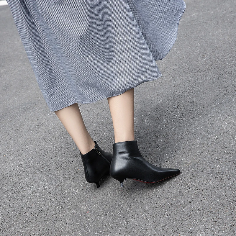 Ботильоны на низком каблуке цвет черный бежевый женская зимняя обувь коллекция