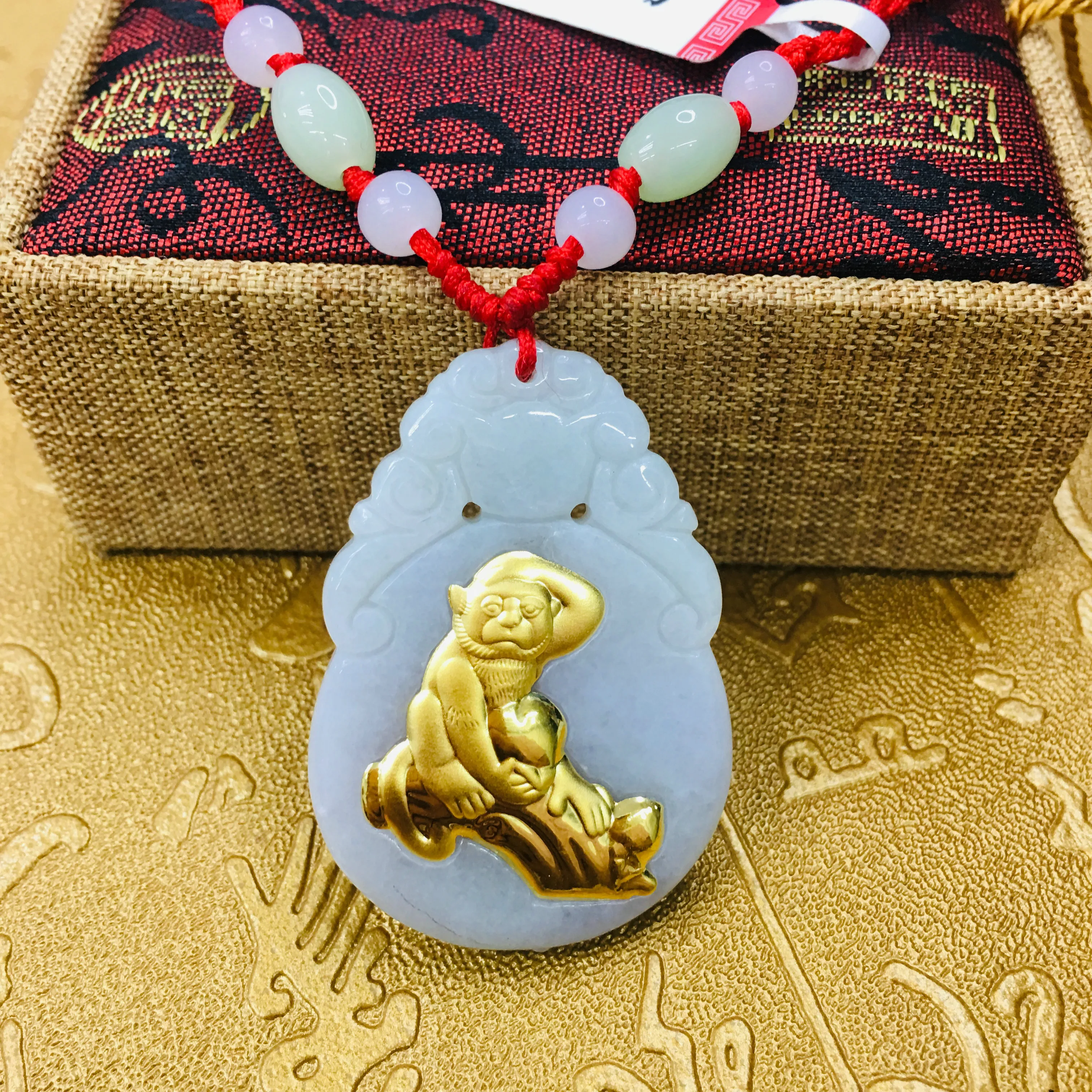 Send A certificate Natural Burmese jade inlaid 24K gold zodiac good luck monkey pendant with handmade necklace | Украшения и