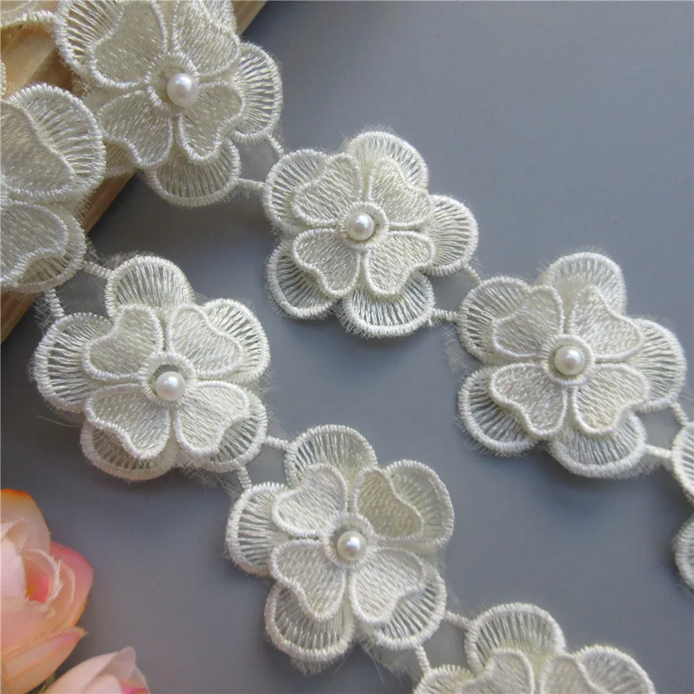 Кружевная лента бежевого цвета с жемчугом вышитыми цветами 4 5 см | Дом и сад