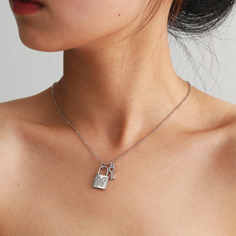 Ожерелье-чокер с подвеской в виде ключа-бабочки | Украшения и аксессуары