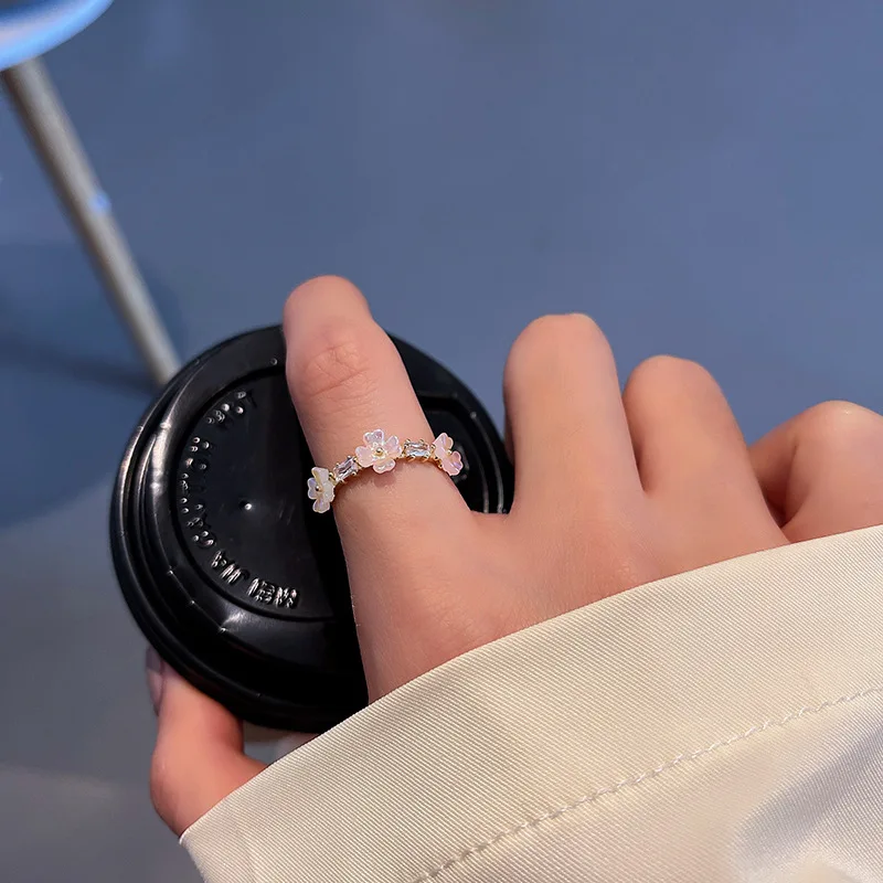 

Elegant Small White Flowers Ring for Women Opening Adjustable Rings Trendy Delicate Jewelry Female Fashion Index Finger Rings