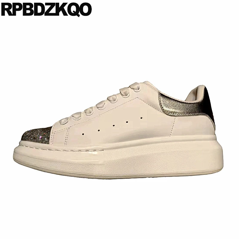 Кроссовки на толстой подошве белого цвета Брендовые женские кроссовки и