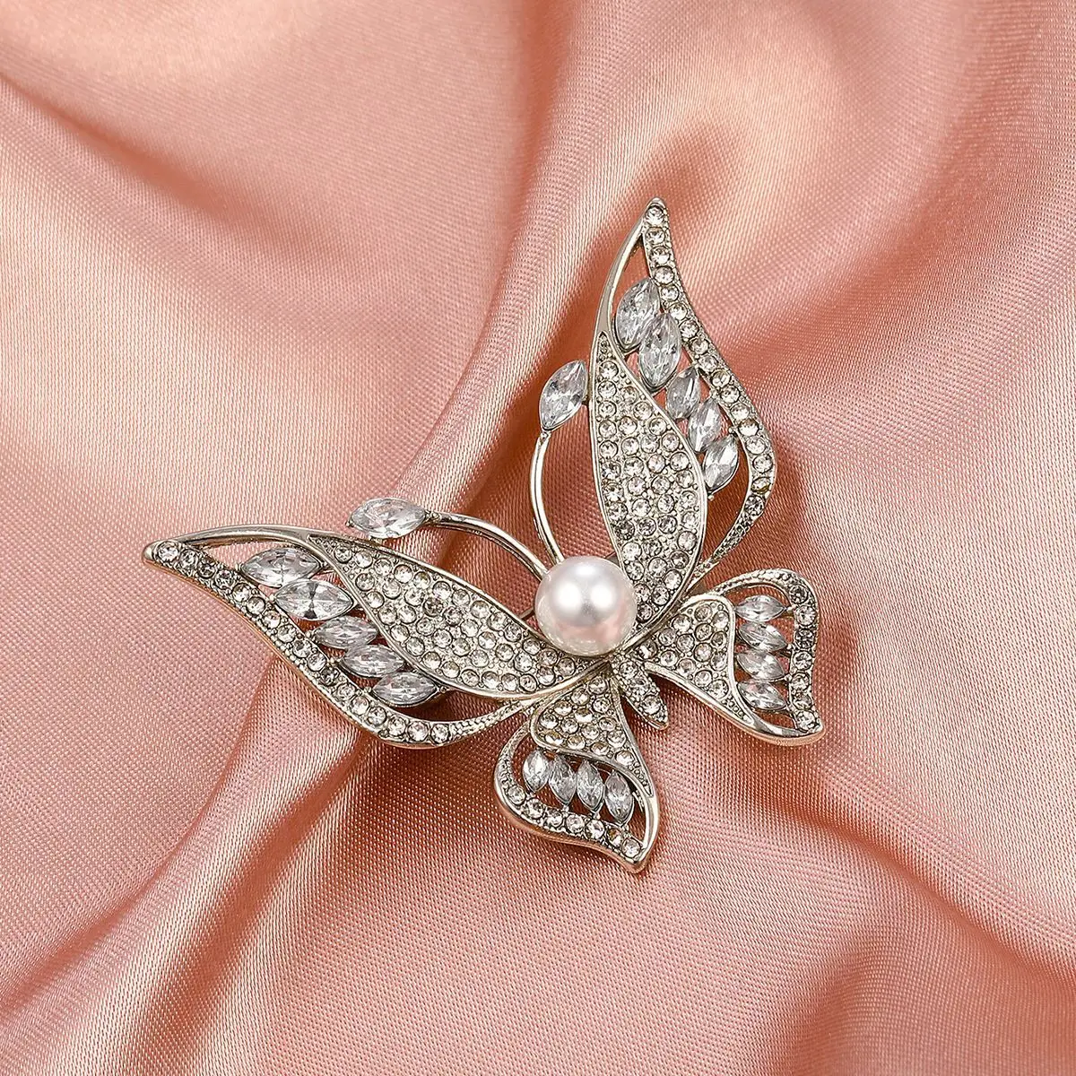 

Elegant Brooch Fashion Beauty Women Bridal Zinc Alloy Crystals CZ Exquisite Butterfly Insect Pins Hot Sale Statement Brooches