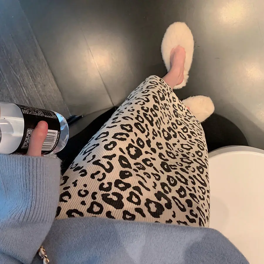 

2021 early spring new long slit knitted leopard skirt women high waist knitted skirt