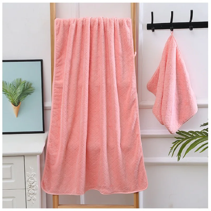 Простой европейский комплект полотенец из 2 штук однотонных больших полотенец для ванной комнаты размером 70х140 см из кораллового флиса синего цвета для женщин на лицо и руки.