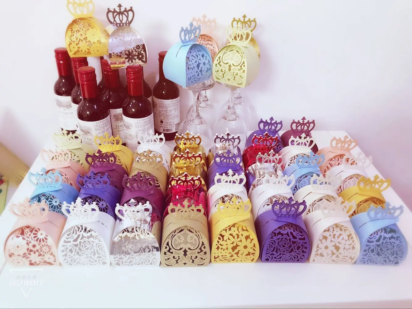 Полые розы цветы корона Свадебная коробка конфет бумага сладкие коробки