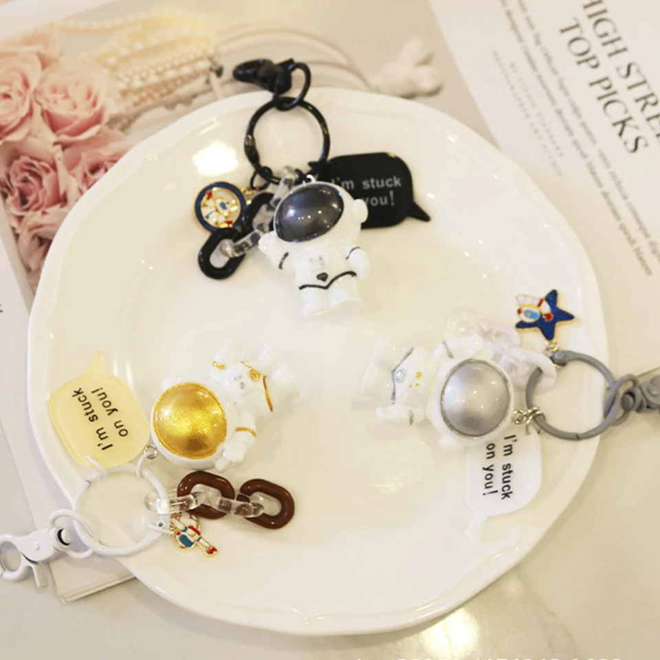 

Cute Couples' Keychains Car Keys Key Chains Bag Decor Hello Astronaut Pendent Charms for Airpods for Samsung Buds for Airdots