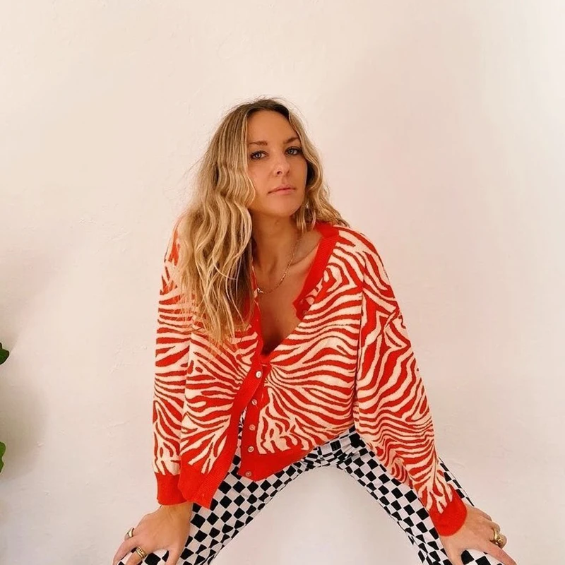 Кардиган женский вязаный на пуговицах оранжевый с зеброй Осень-зима 2021 - купить