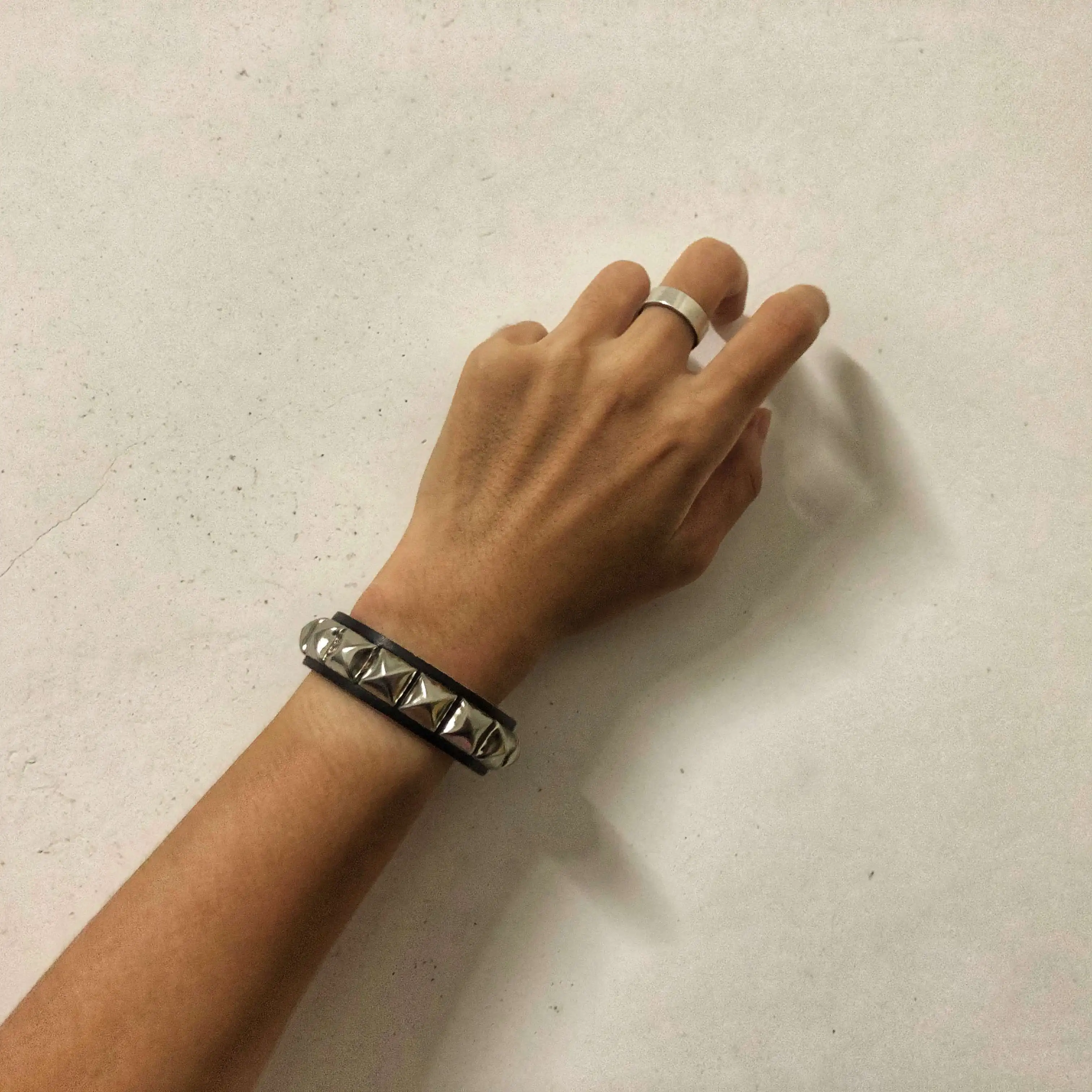 Пирамида сплав квадрат Шипованные Панк готики Рок Музыкальная Группа кожаный