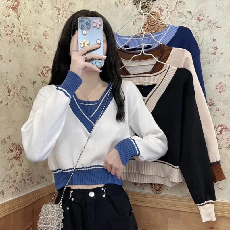 Свитер на раннюю осень 2021 имитация двух коротких трикотажных изделий с длинным