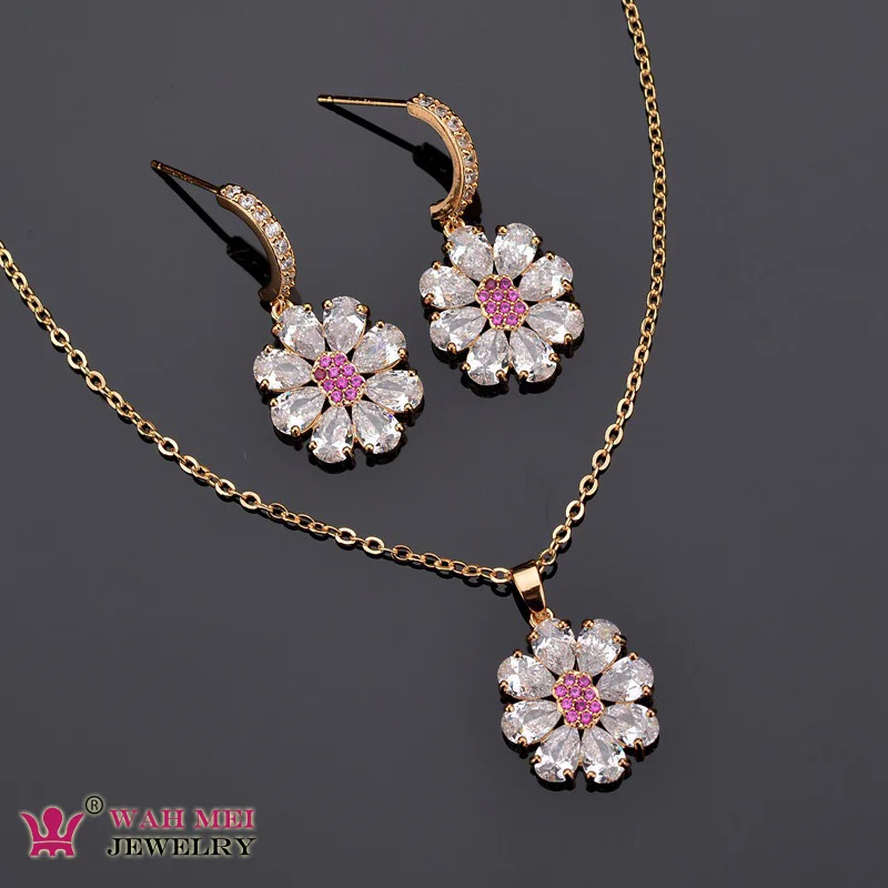 Комплект украшений Wah Mei серьги-подвески с искусственным цветком и цирконием