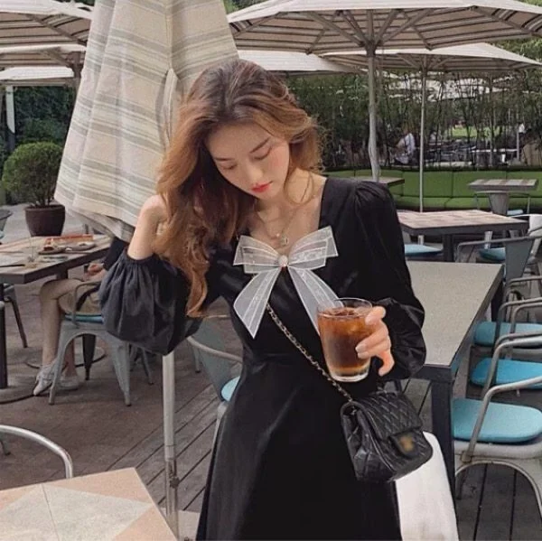 

Женское бархатное платье в стиле Хепберн, на осень и зиму