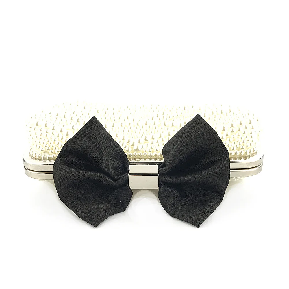 Женская вечерняя сумочка наивысшего качества украшенная жемчугом и бусинами