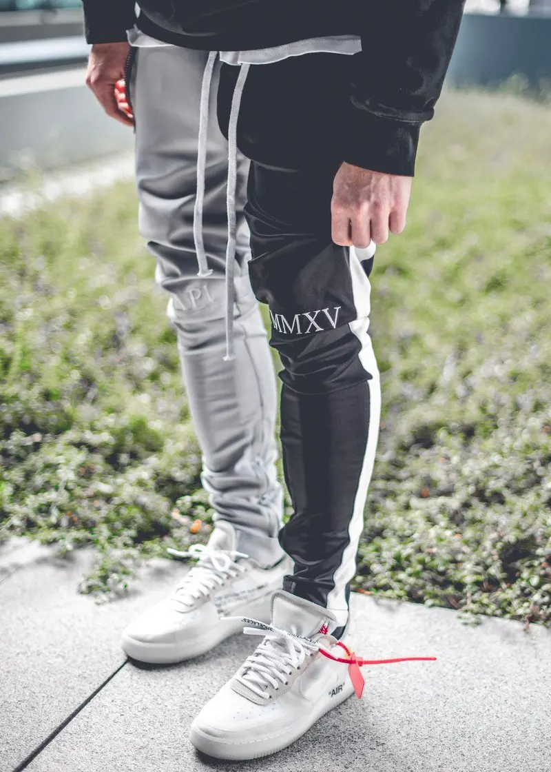 

Men's new fashion black and red color matching casual pants jogging sports pants hip hop street style loose fitness pants