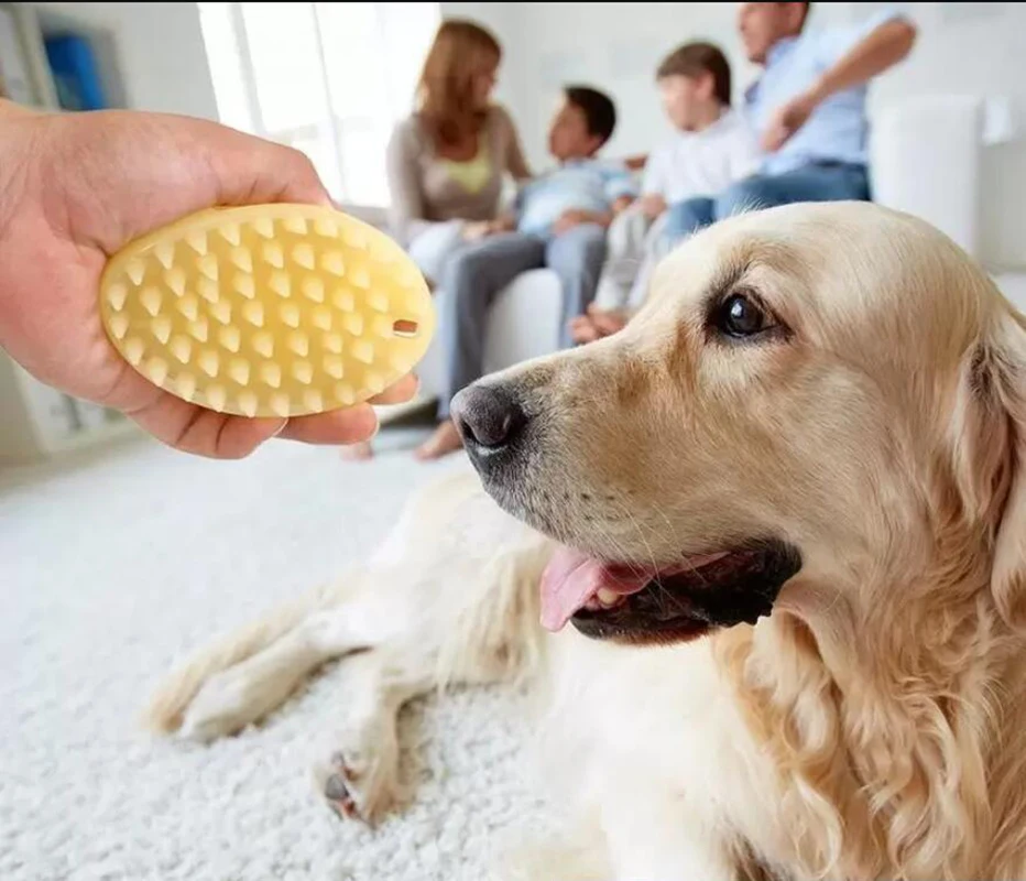 

Массажная щетка для собак и кошек, средство для удаления шерсти, массажные расчески, мягкая силиконовая щетина, товары для домашних животны...