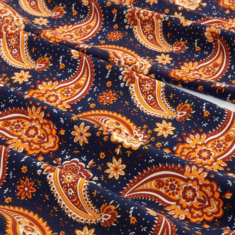 Женский слитный комбинезон с принтом открытыми плечами и оборками коротким