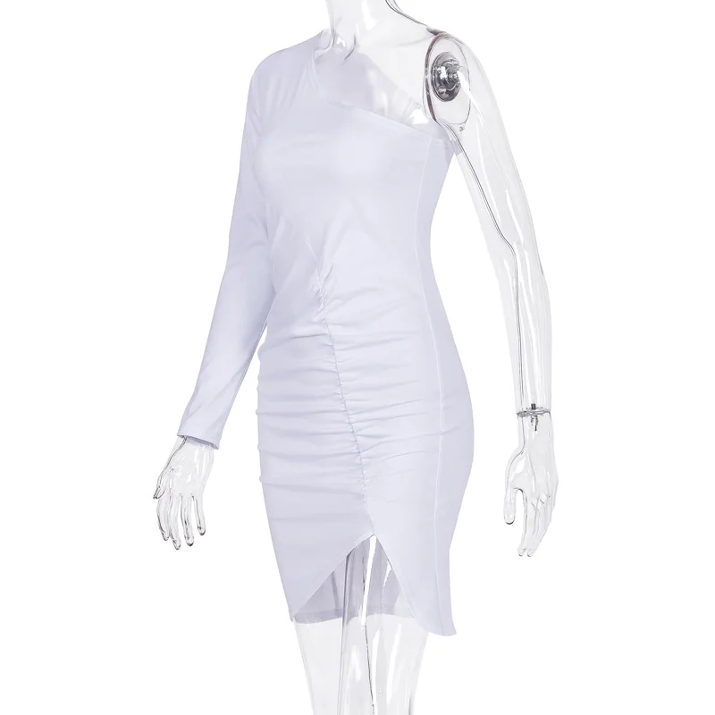 Винтажное женское платье на одно плечо с разрезом оборками облегающее