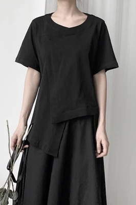 Женская белая асимметричная футболка с круглым вырезом коротким рукавом и