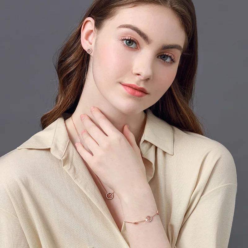 

S925 Sterling Silver Four-leaf Clover Bracelet Female Light Luxury Simple Bracelet Fashion Temperament Inlaid Zirconium Net Red