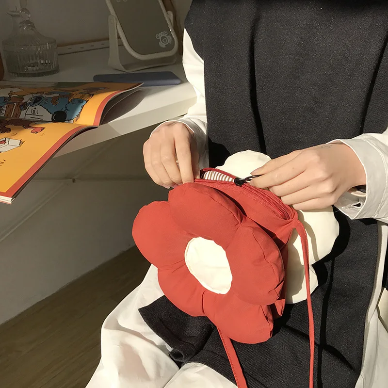 

Cute flower-shaped macaron bag for girls for students, cosmetics storage bag, suitable for shopping