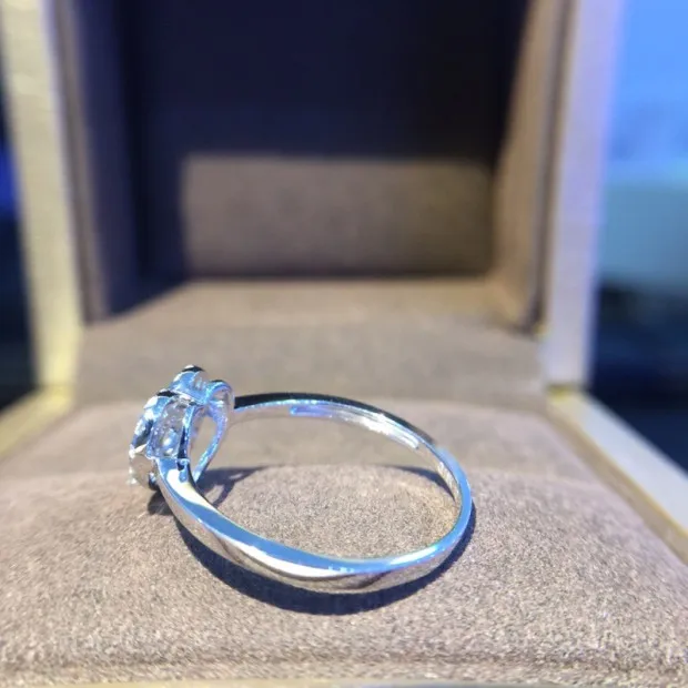 Кольцо из чистого золота 18 карат с натуральными бриллиантами красивое кольцо