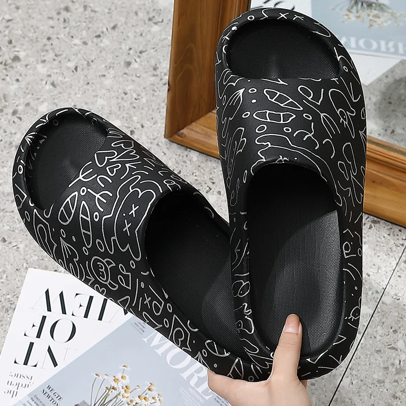 Тапки мужские Нескользящие износостойкие дизайнерские шлепанцы в стиле