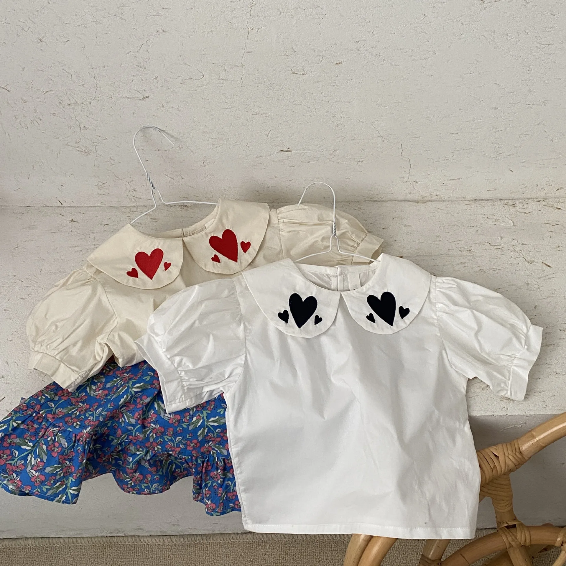 

2021 Baby Girls Cotton Linen Shirts Korean Kids Perter Pan Collar Blouse Toddler Children Short Sleeve Embroidery Shirts Tops