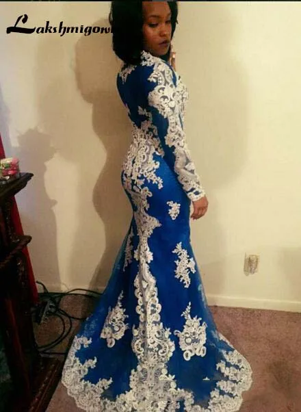 Ярко-синие вечерние платья с белыми кружевными аппликациями длинным рукавом |