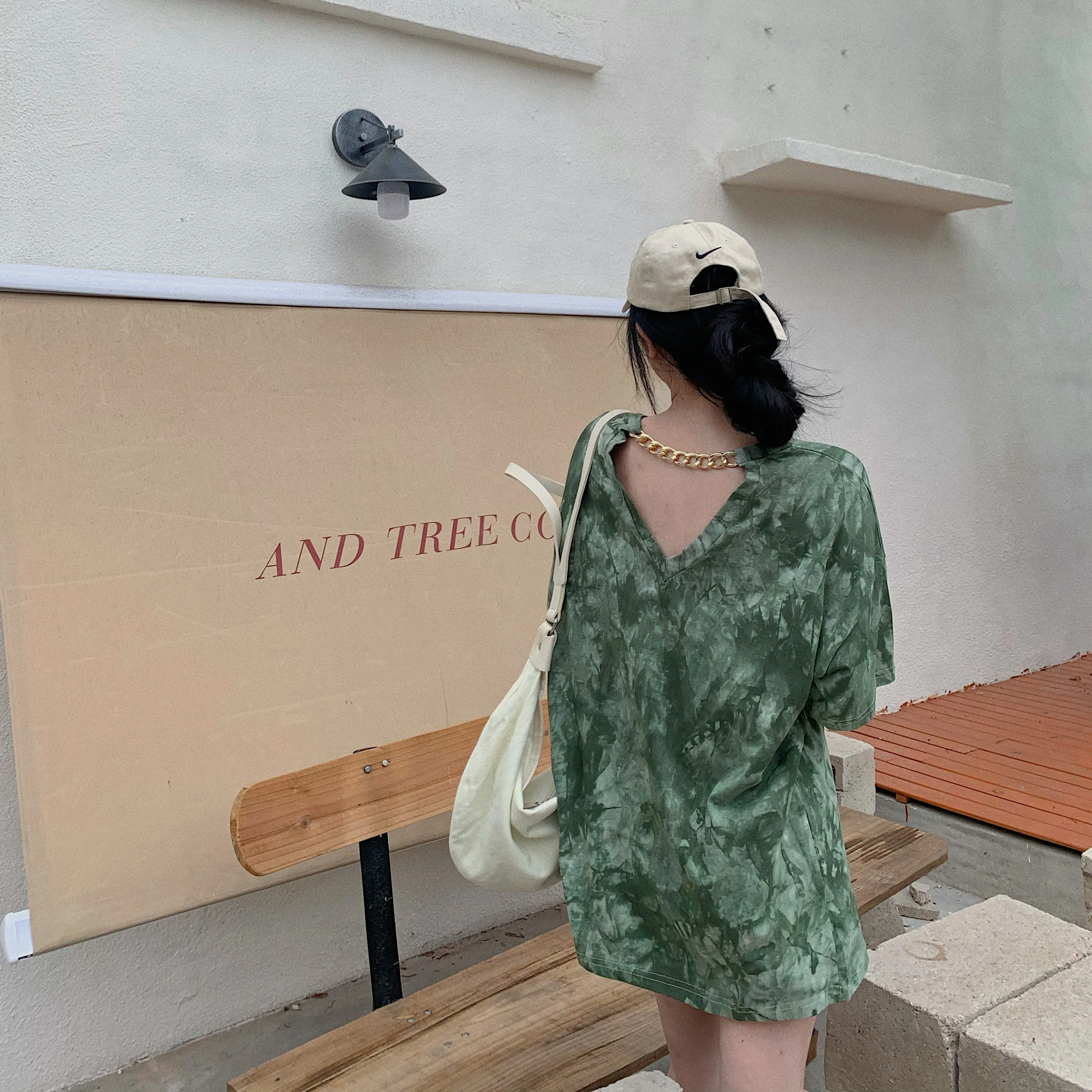 

Summer short sleeve backless design small women's T-shirt women's European American hot girl tie dye loose medium length top
