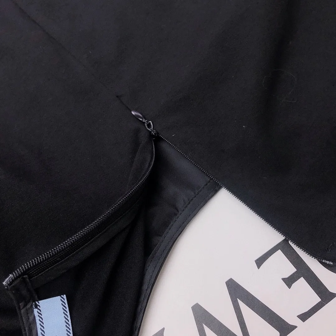 

2021 spring new chest pocket classic metal triangle label women's long-sleeved shirt sleeves tie T-shirt