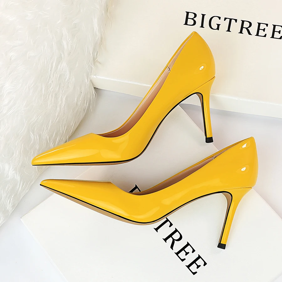 Купи BIGTREE Sexy Shallow Thin High Heels Pumps Dress Party Office Lady's Pumps Pointed Toe Autumn New Patent Leather Women Shoes за 890 рублей в магазине AliExpress