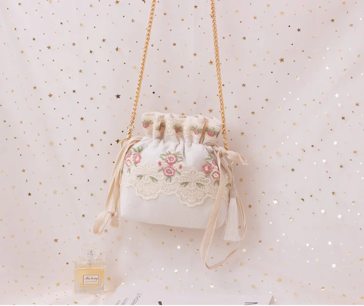 Женская сумка с цветочной вышивкой цепочкой лето 2020 | Багаж и сумки