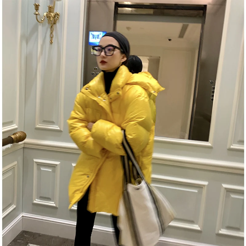 Женский пуховик с воротником-стойкой однотонная черная или белая свободная