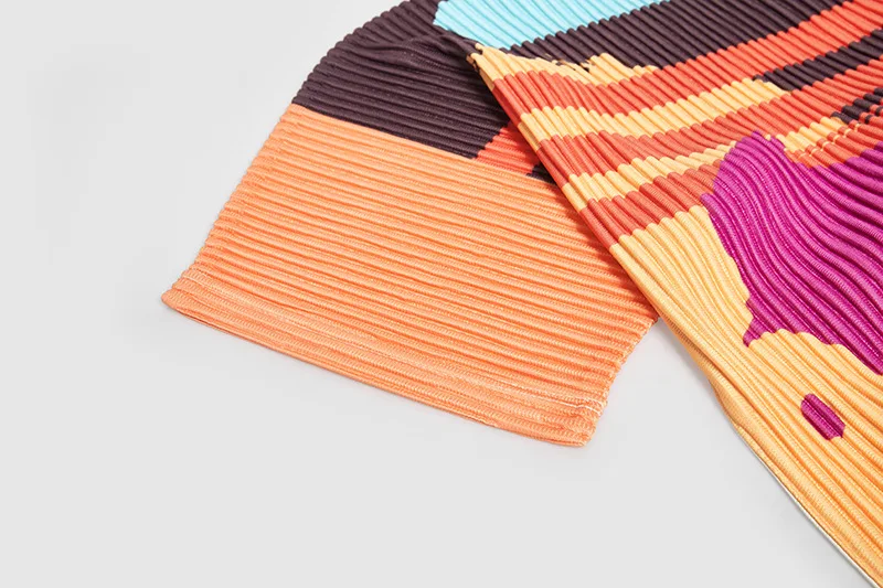 Changpleat New Men Miyak Pleated graphic t shirts Tops Fashion Printed O-neck Short Sleeve Female T-shirt Tide