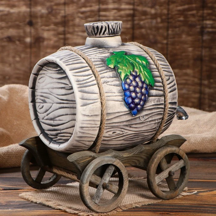 Бочка на деревянной телеге с виноградом серебристый кран 3 л | Дом и сад