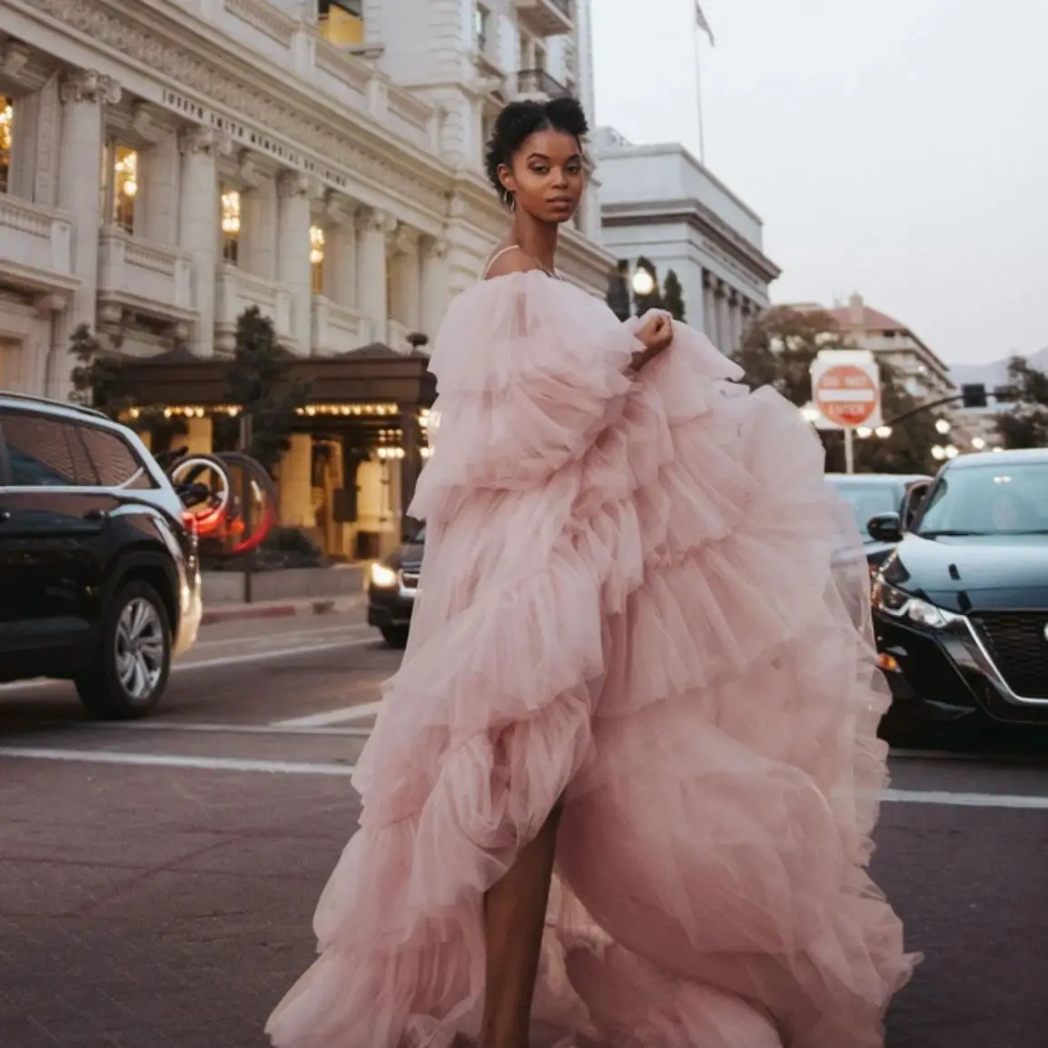 

Blush Pink Maternity Gowns For Photoshoot Puffy Ruffles Tiered Skirts Maternity Dress for Photography Pregnancy Women Party Wear